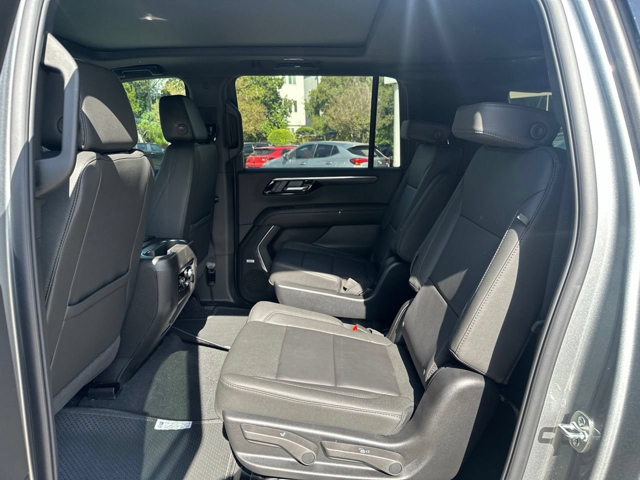 2026 Chevrolet Suburban LT, photo 24