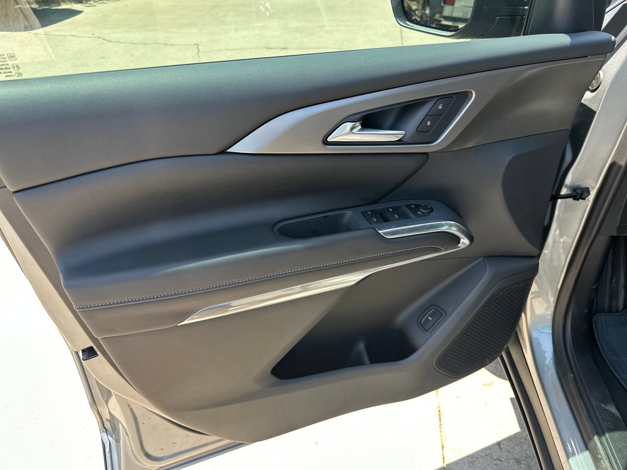 2027 Chevrolet Traverse LT - Photo 21