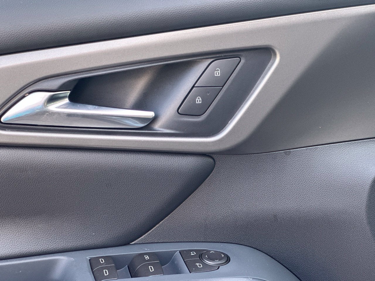 2027 Chevrolet Traverse LT - Photo 11