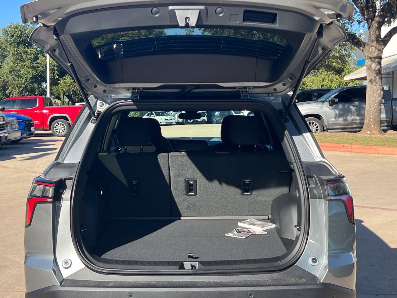 2027 Chevrolet Equinox LT, photo 22