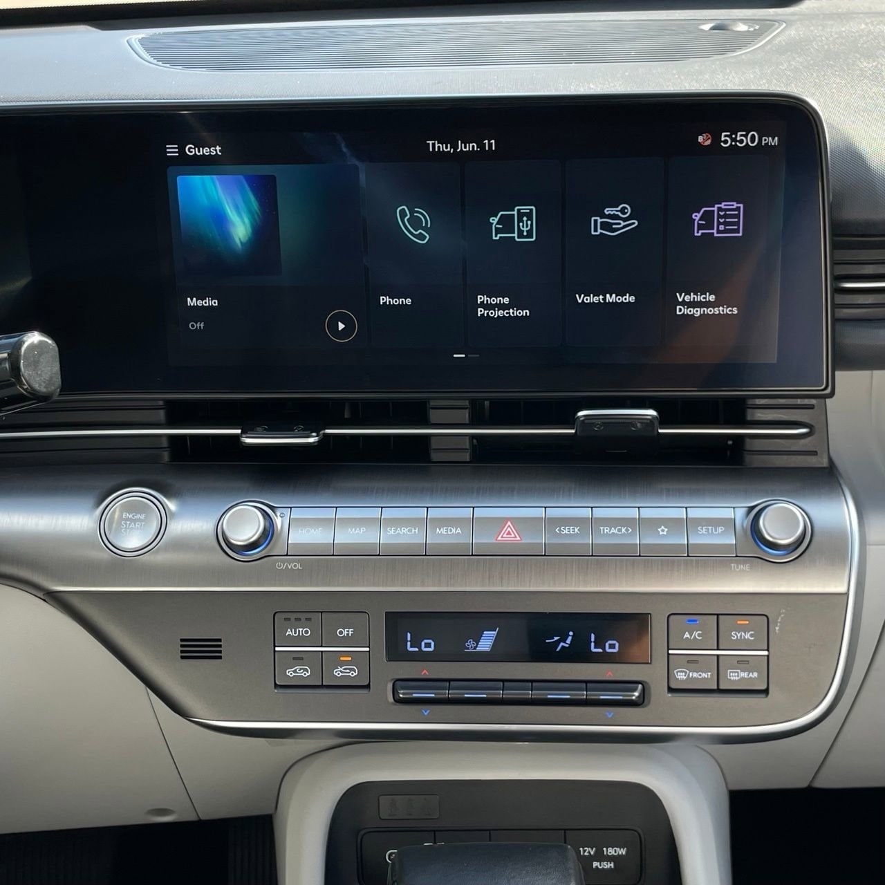 2025 Hyundai Kona SEL - Photo 17