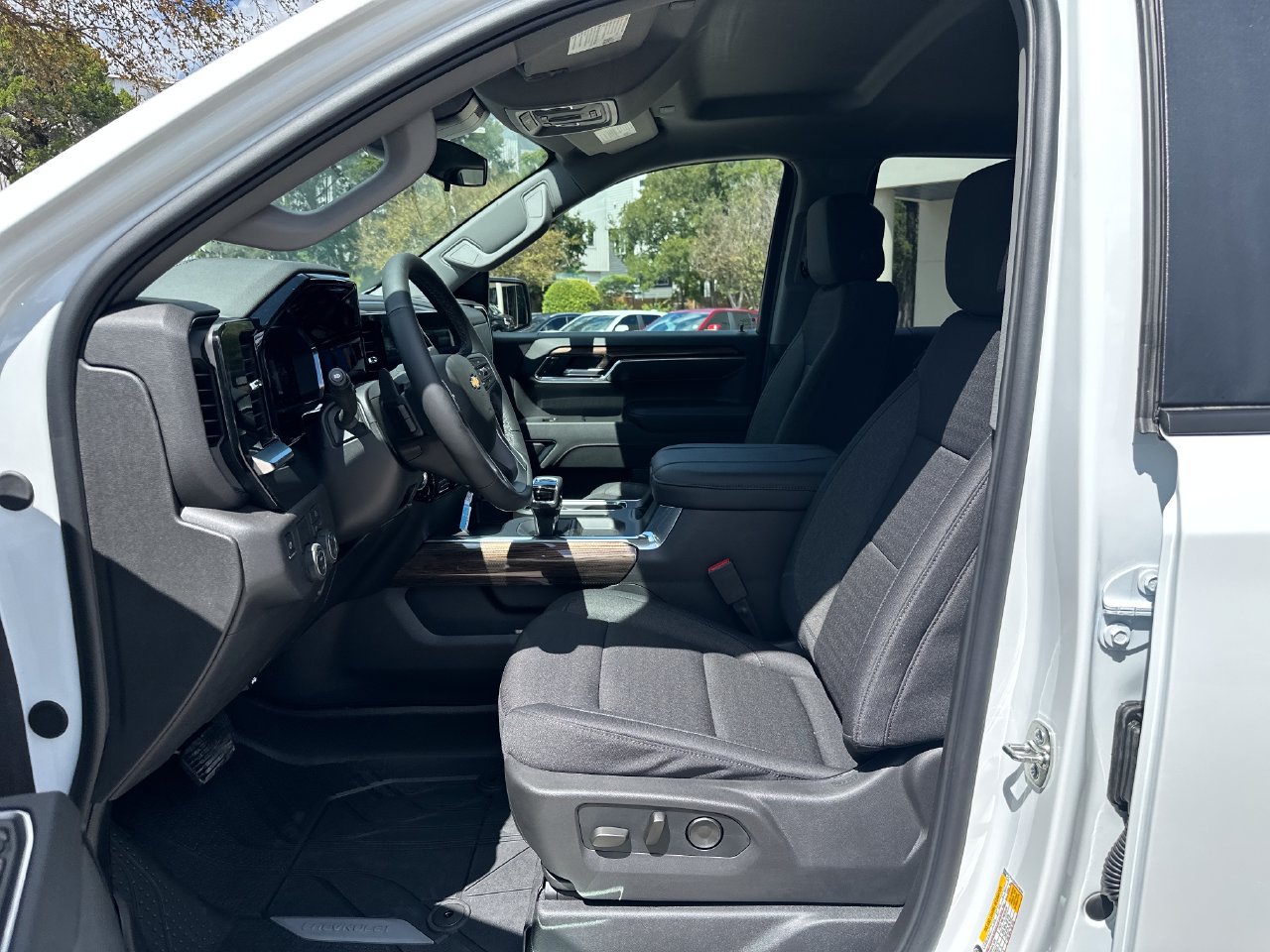 2026 Chevrolet Silverado 1500 LT - Photo 9
