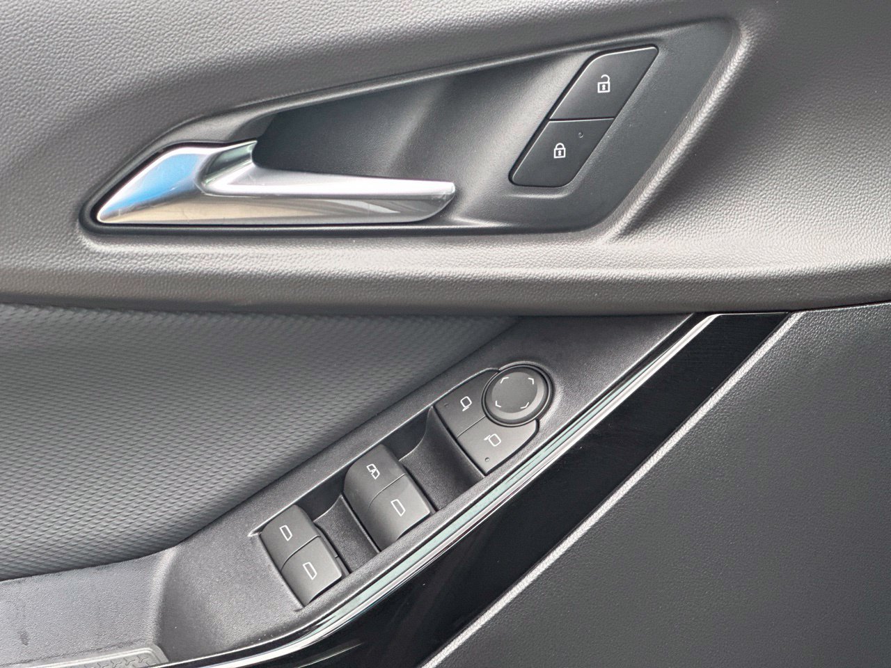 2027 Chevrolet Equinox LT - Photo 11