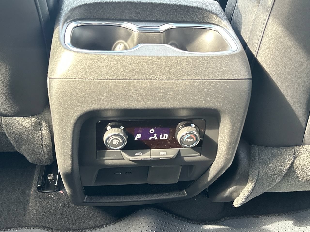 2027 Chevrolet Traverse LT SUV, photo 29