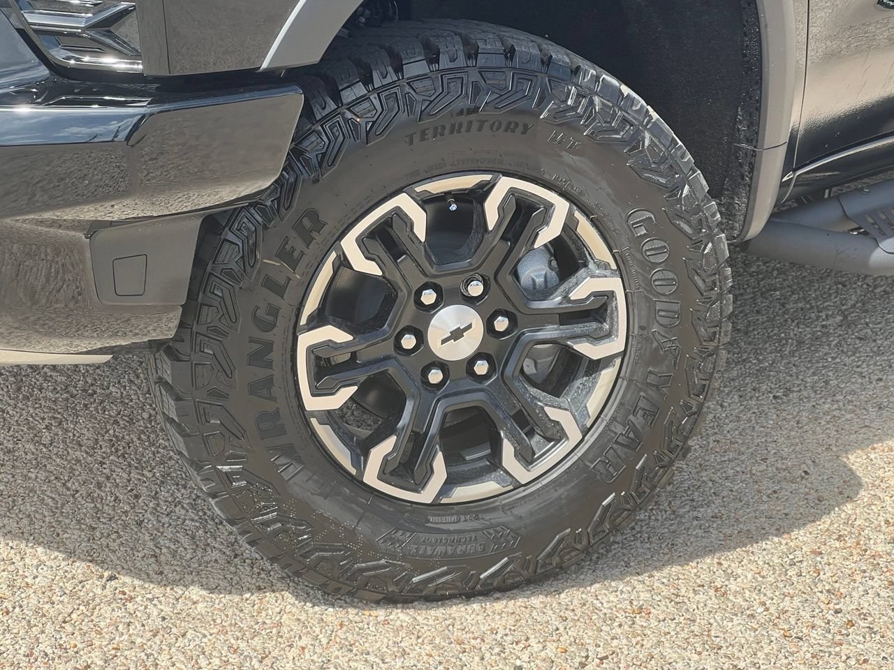 2026 Chevrolet Silverado 1500 ZR2 Truck, photo 2