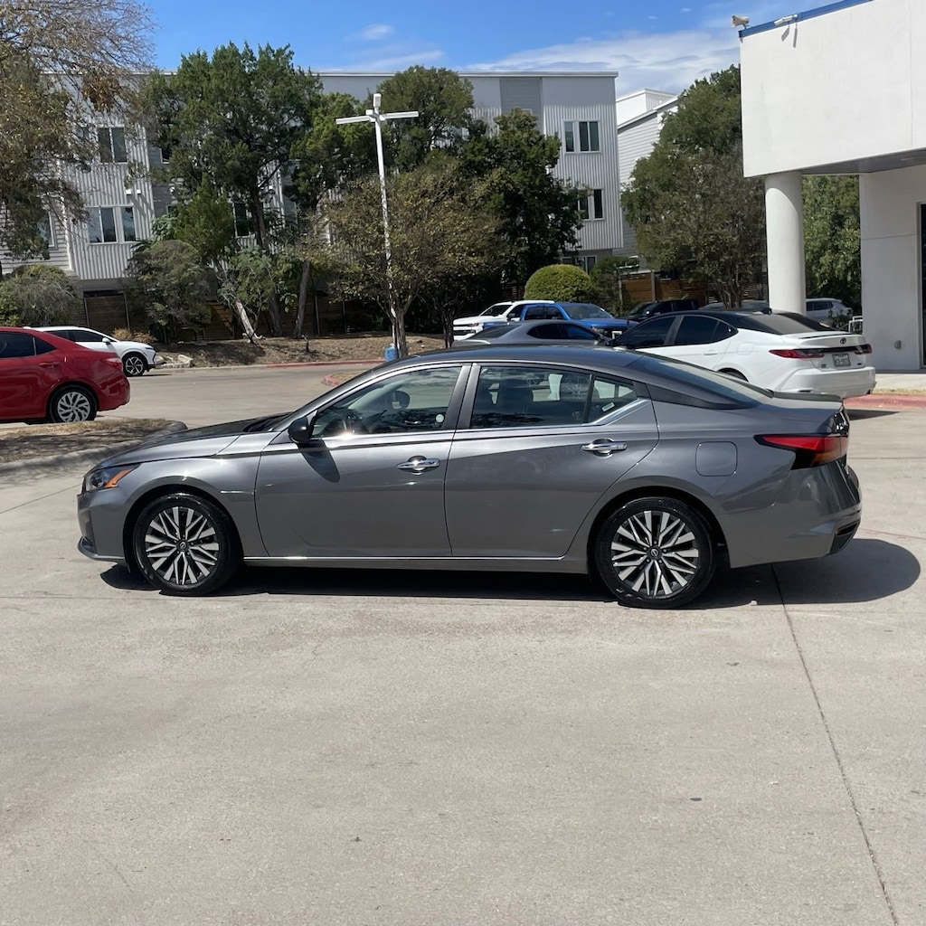 Used 2024 Nissan Altima 2.5 SV Sedan