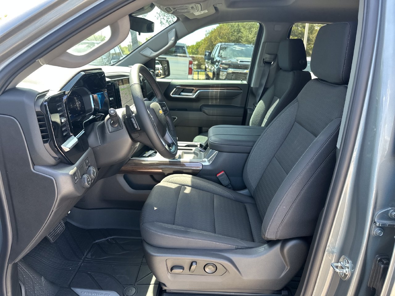 2026 Chevrolet Silverado 1500 LT - Photo 9