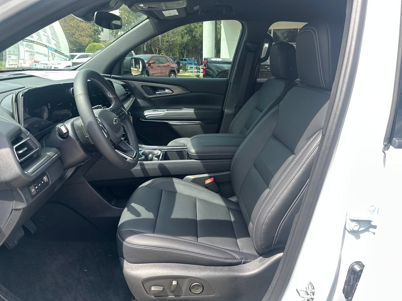 2027 Chevrolet Traverse LT - Photo 10