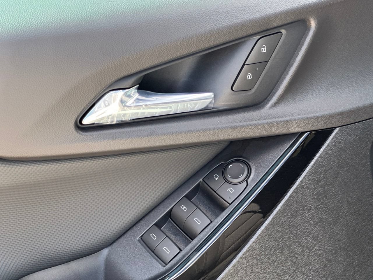 2027 Chevrolet Equinox LT SUV, photo 12