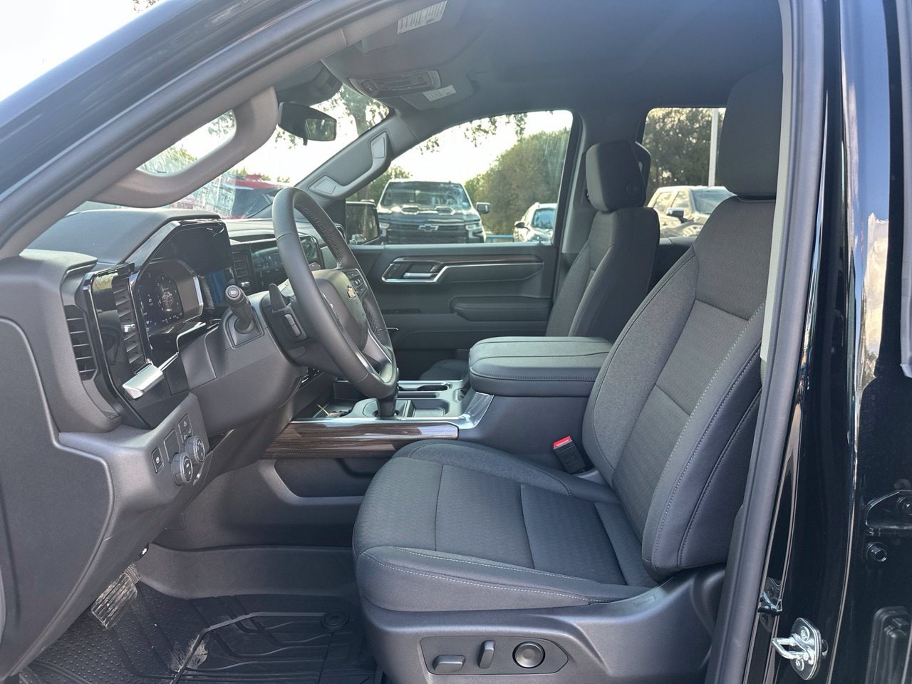 2026 Chevrolet Silverado 1500 LT - Photo 9