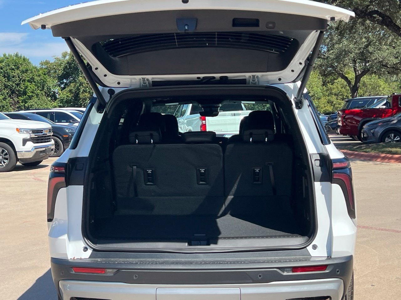 2027 Chevrolet Traverse LT SUV, photo 22