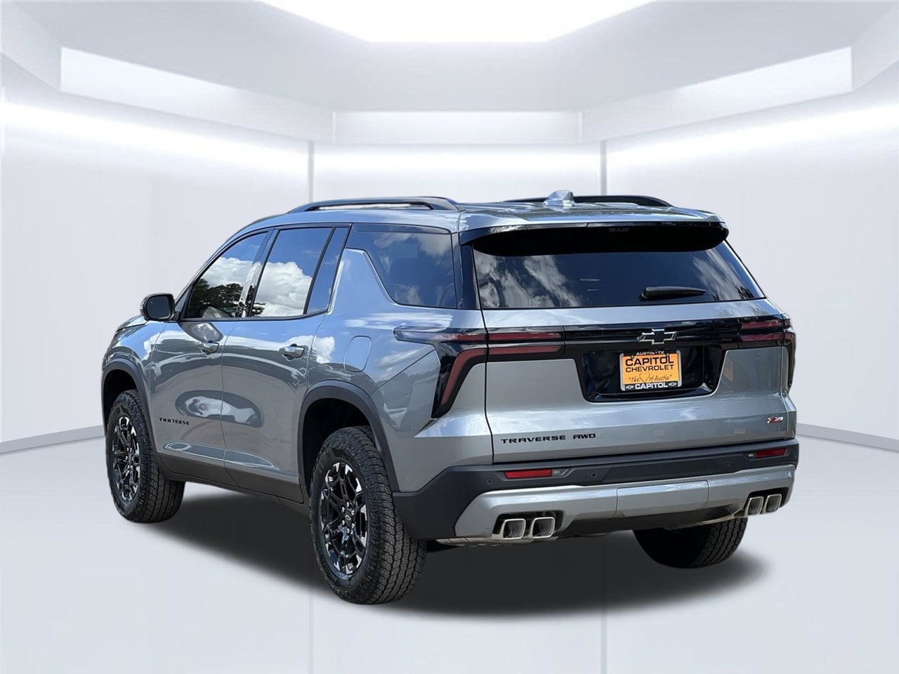 2027 Chevrolet Traverse Z71 SUV, photo 3