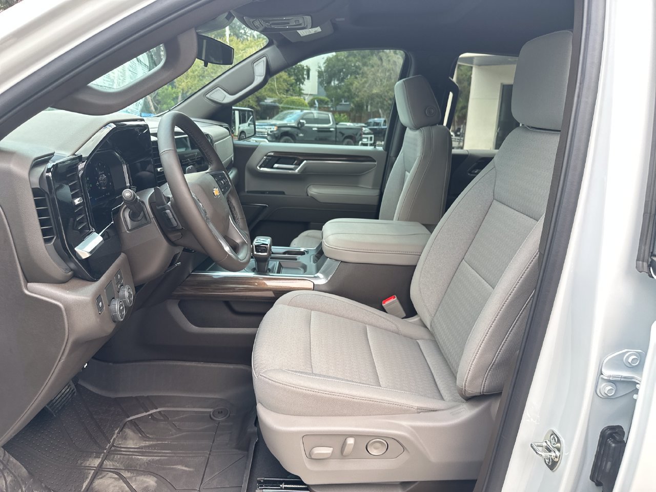 2026 Chevrolet Silverado 1500 LT - Photo 10