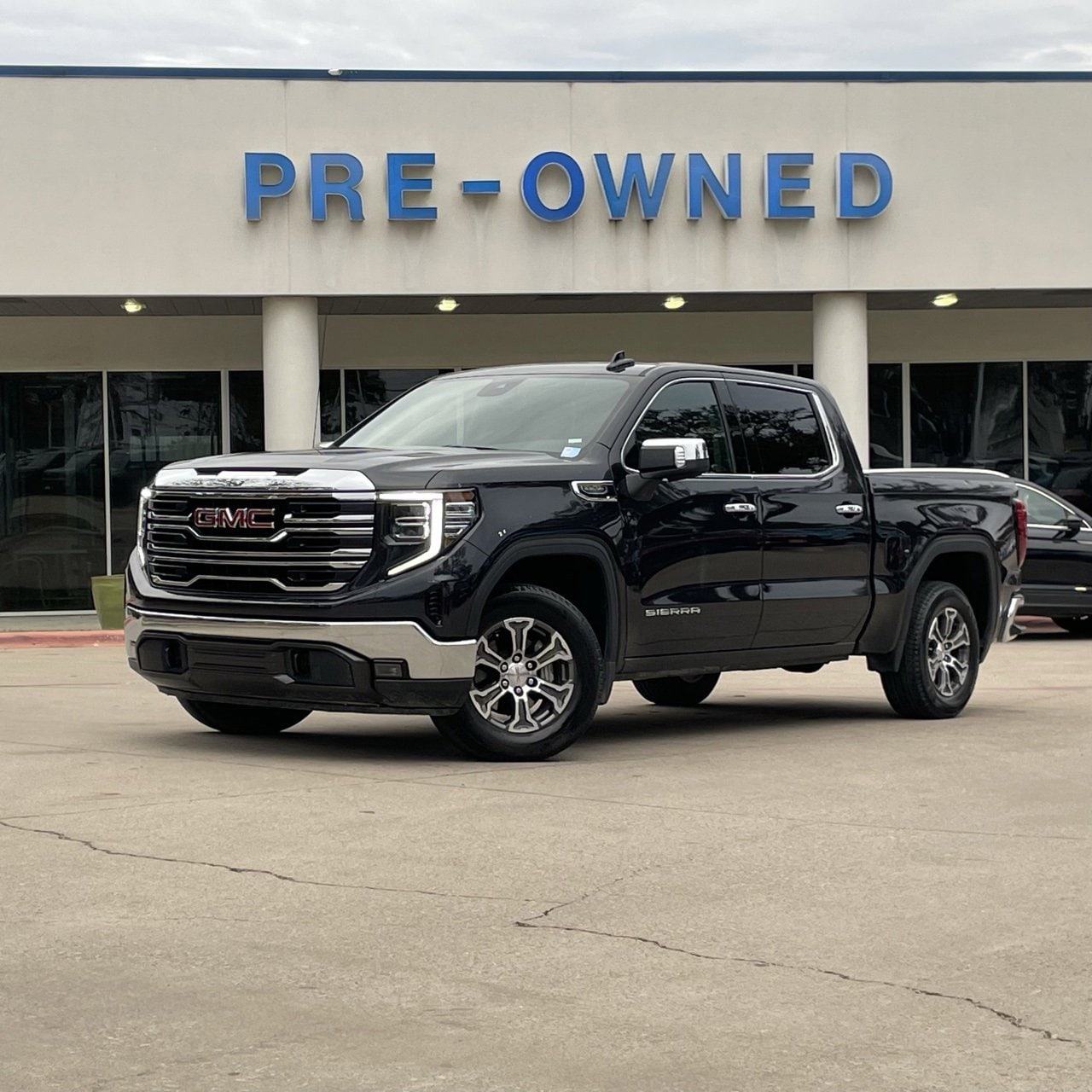 2024 GMC Sierra 1500 SLT's photo