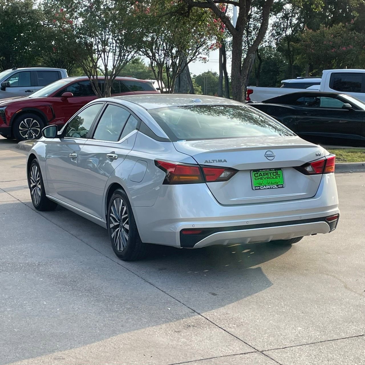 View vehicle photo 4