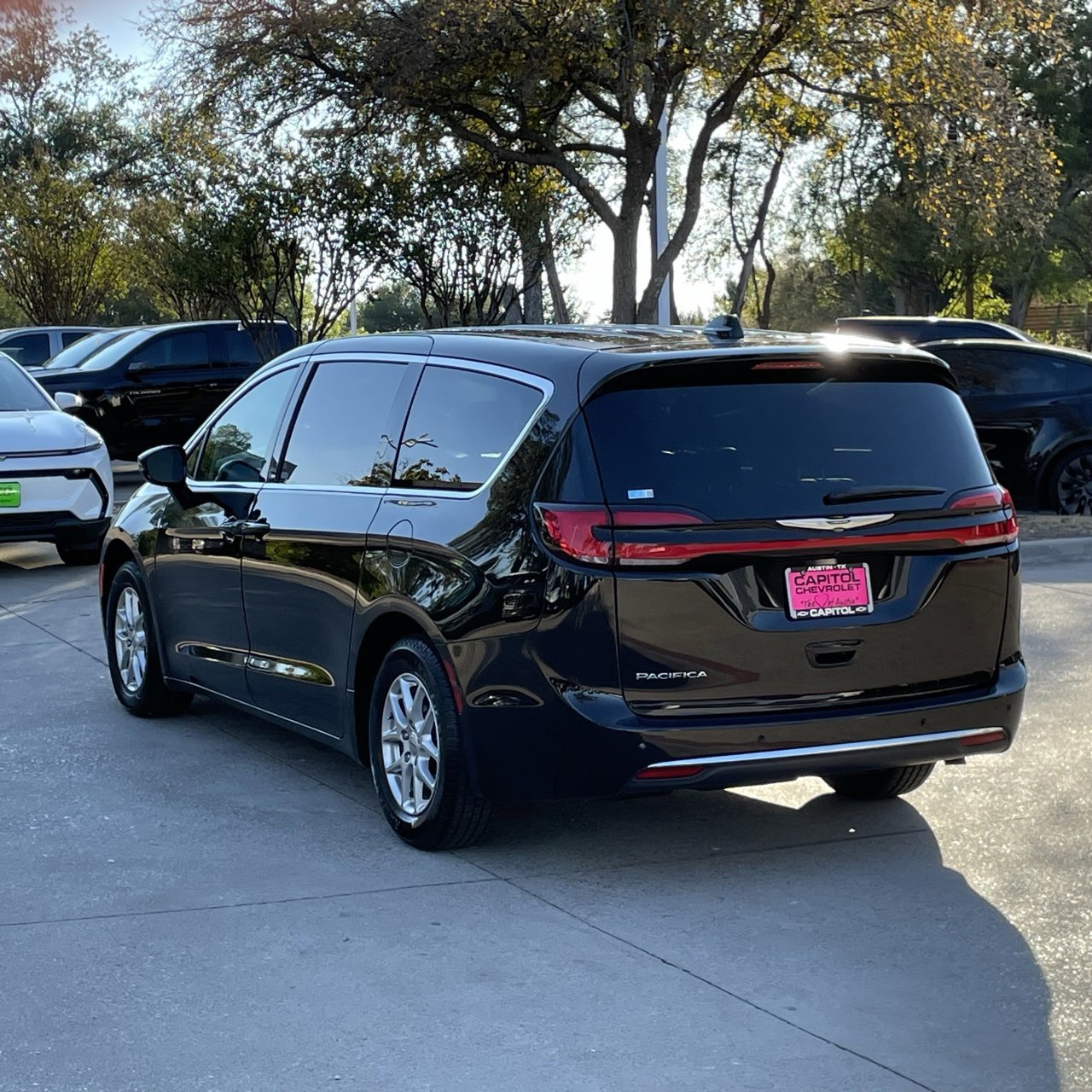 2024 Chrysler Pacifica Touring L photo 2