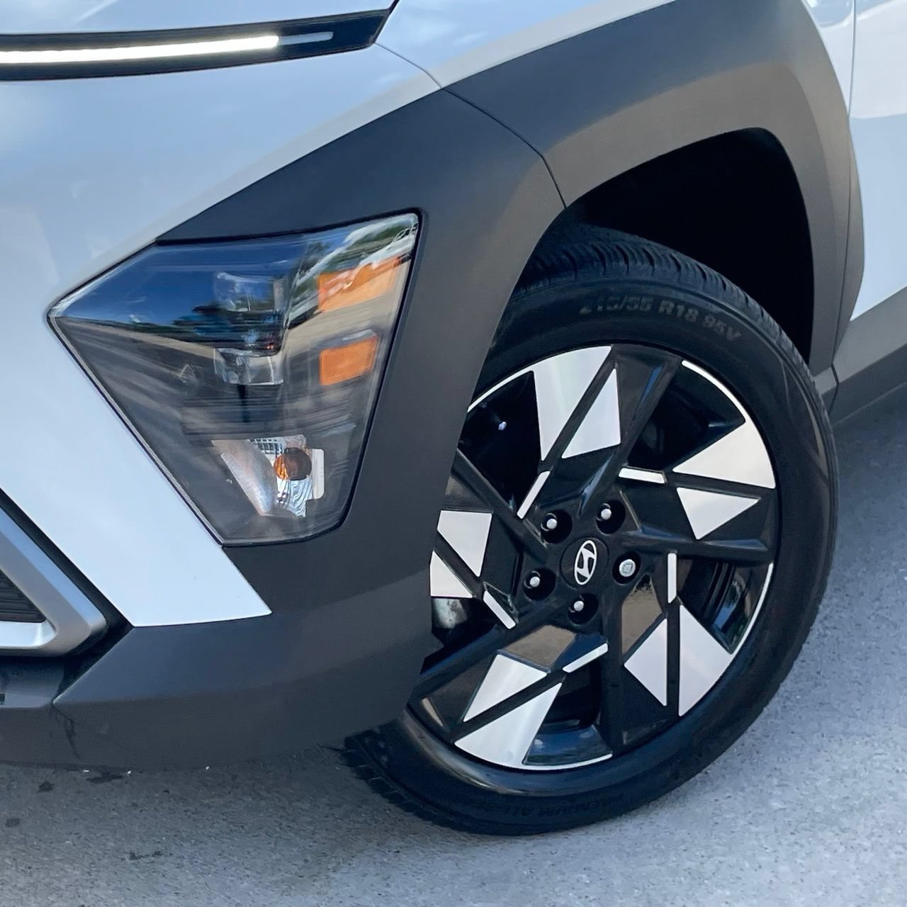 2025 Hyundai Kona SEL - Photo 8