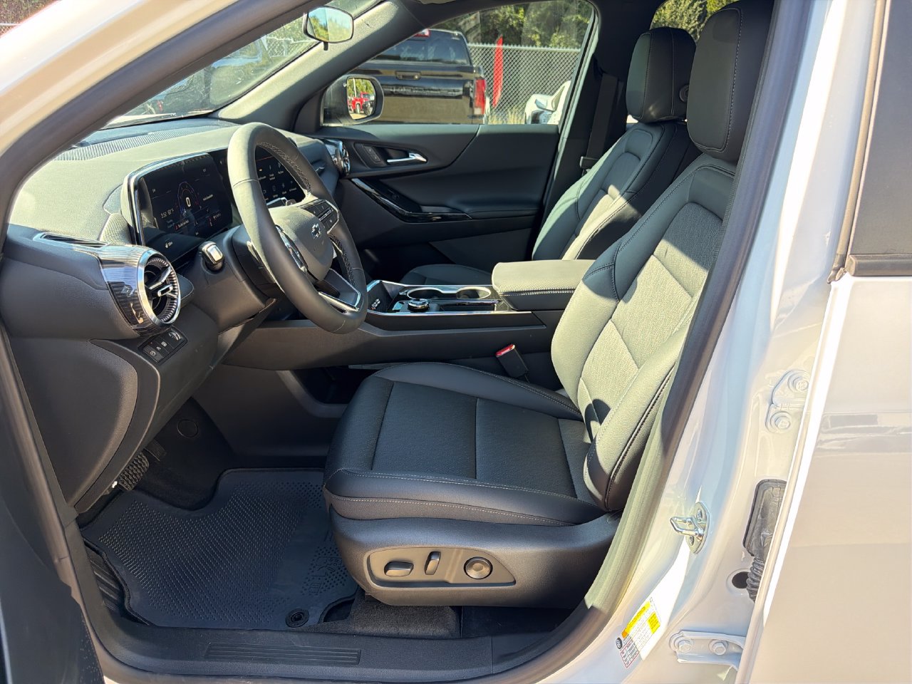 2027 Chevrolet Equinox LT - Photo 9