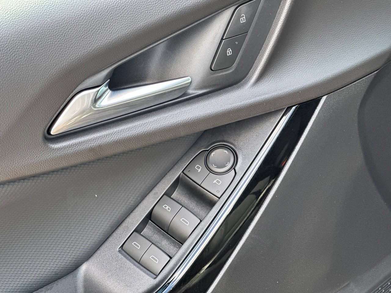 2027 Chevrolet Equinox LT, photo 12