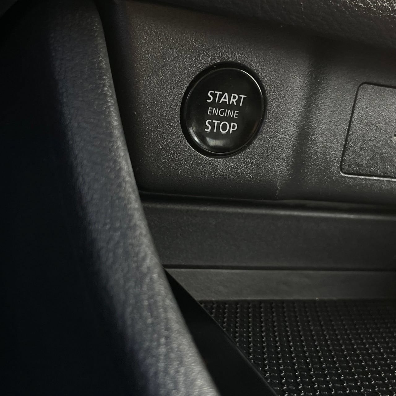 2025 Nissan Rogue SV - Photo 16