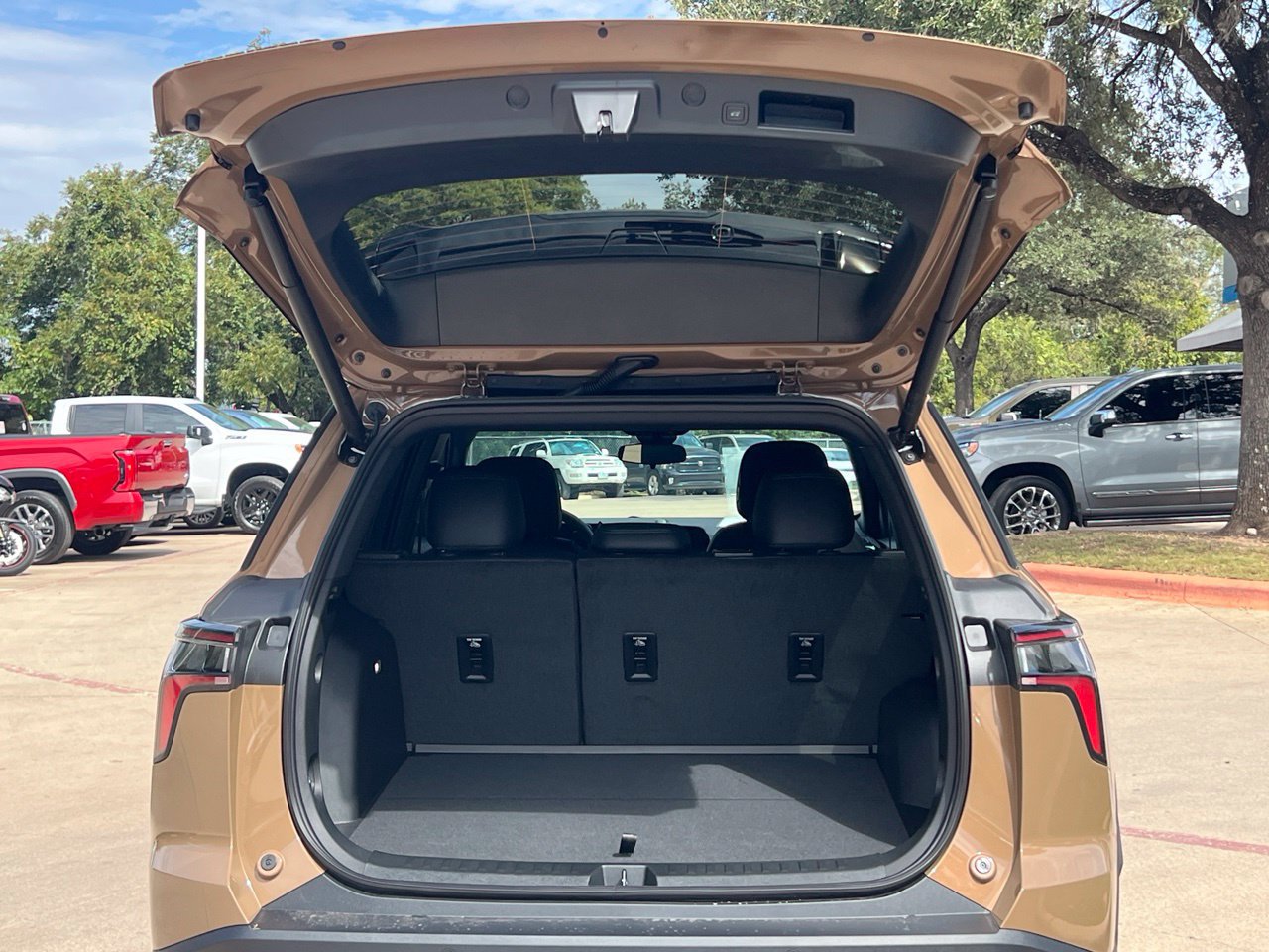 2027 Chevrolet Equinox LT - Photo 21