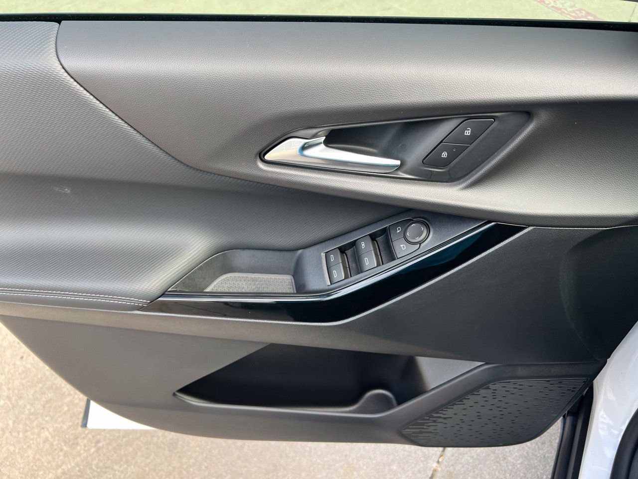 2027 Chevrolet Equinox LT - Photo 11