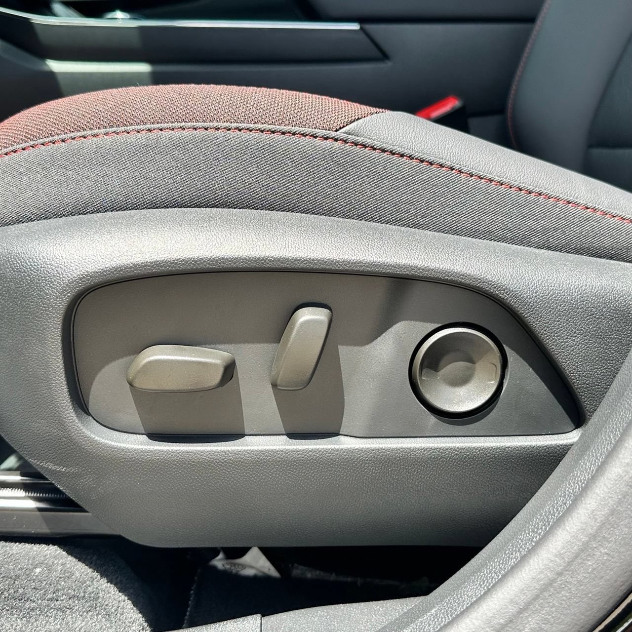 2027 Chevrolet Equinox RS - Photo 23