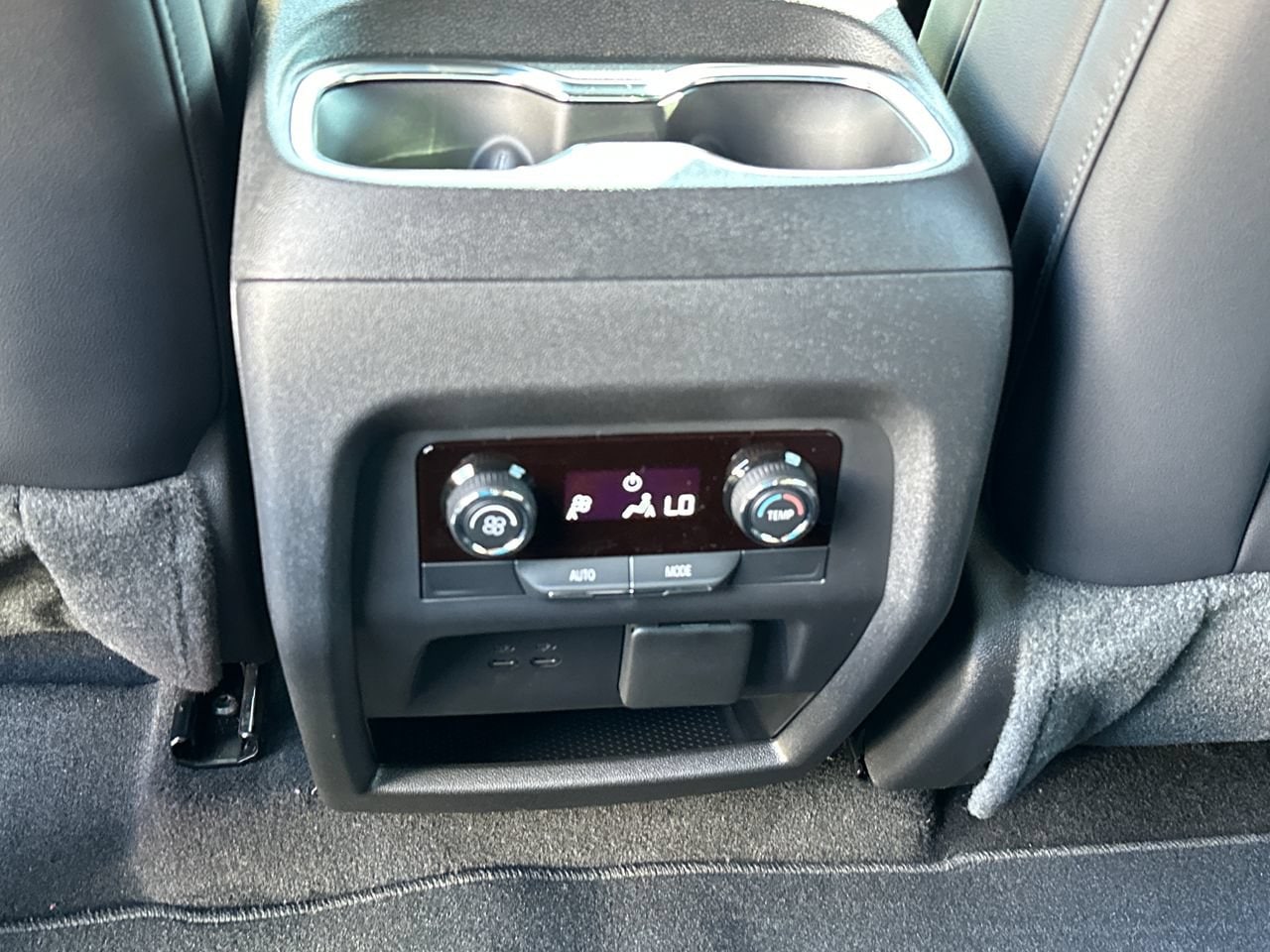 2027 Chevrolet Traverse LT, photo 28