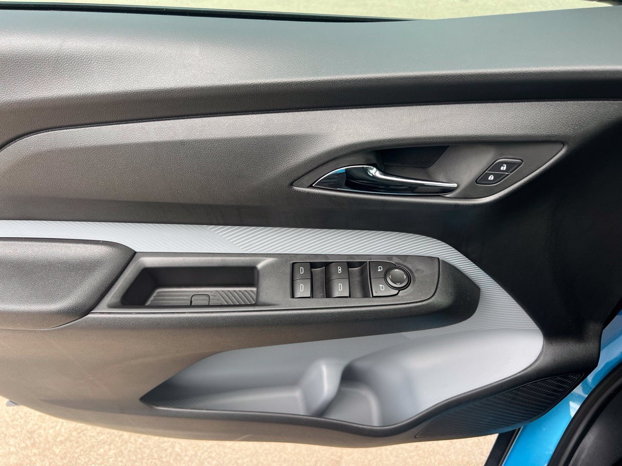 2027 Chevrolet Bolt LT, photo 13