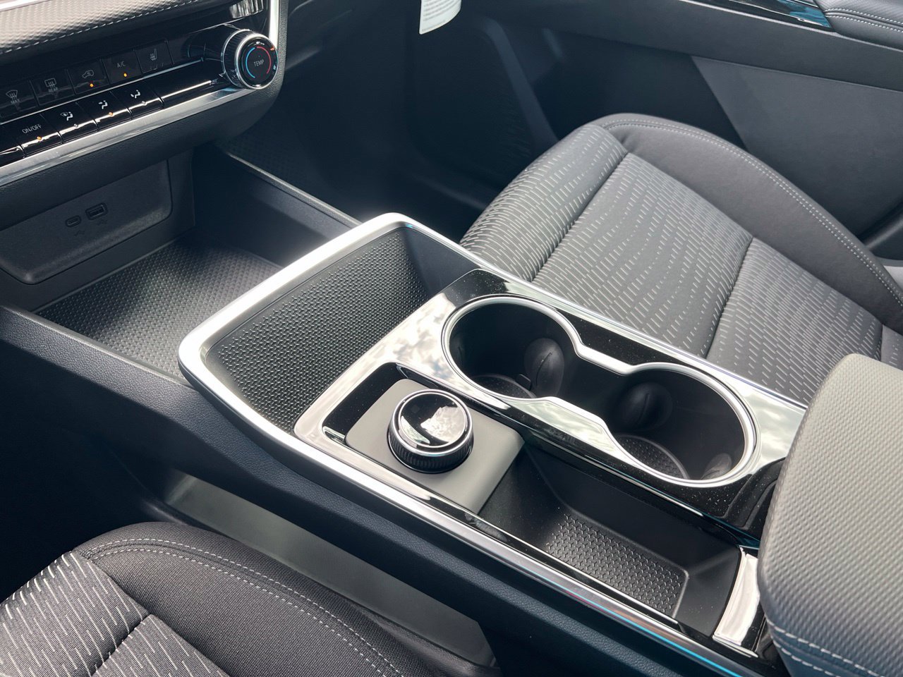 2027 Chevrolet Equinox LT - Photo 23