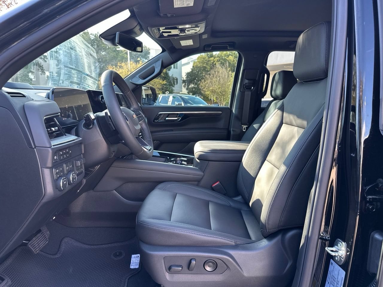 2026 Chevrolet Suburban LT, photo 10