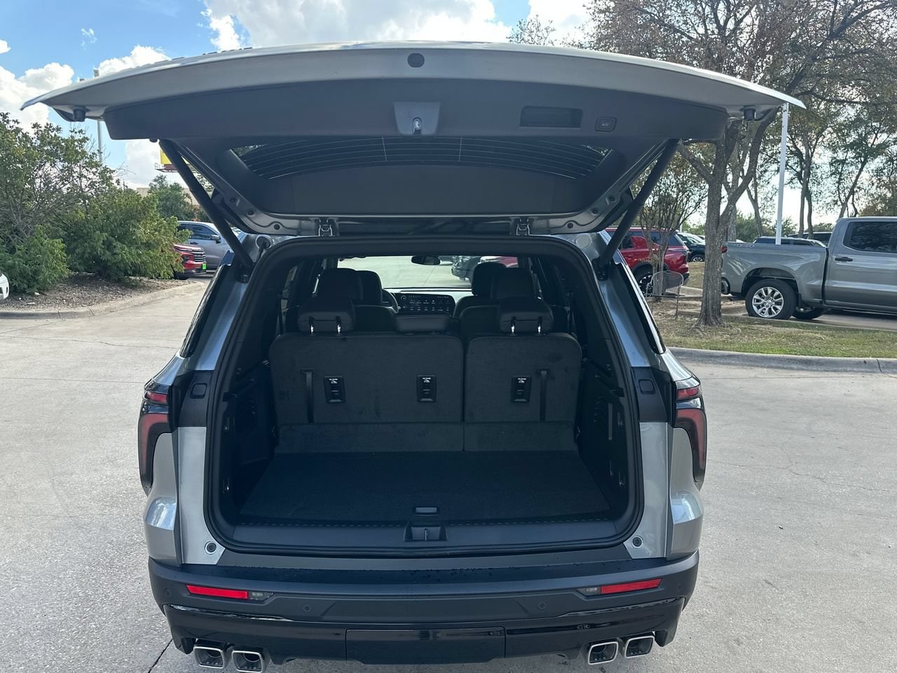 2027 Chevrolet Traverse LT SUV, photo 26
