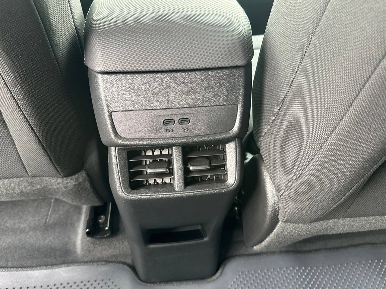 2027 Chevrolet Equinox LT SUV, photo 25