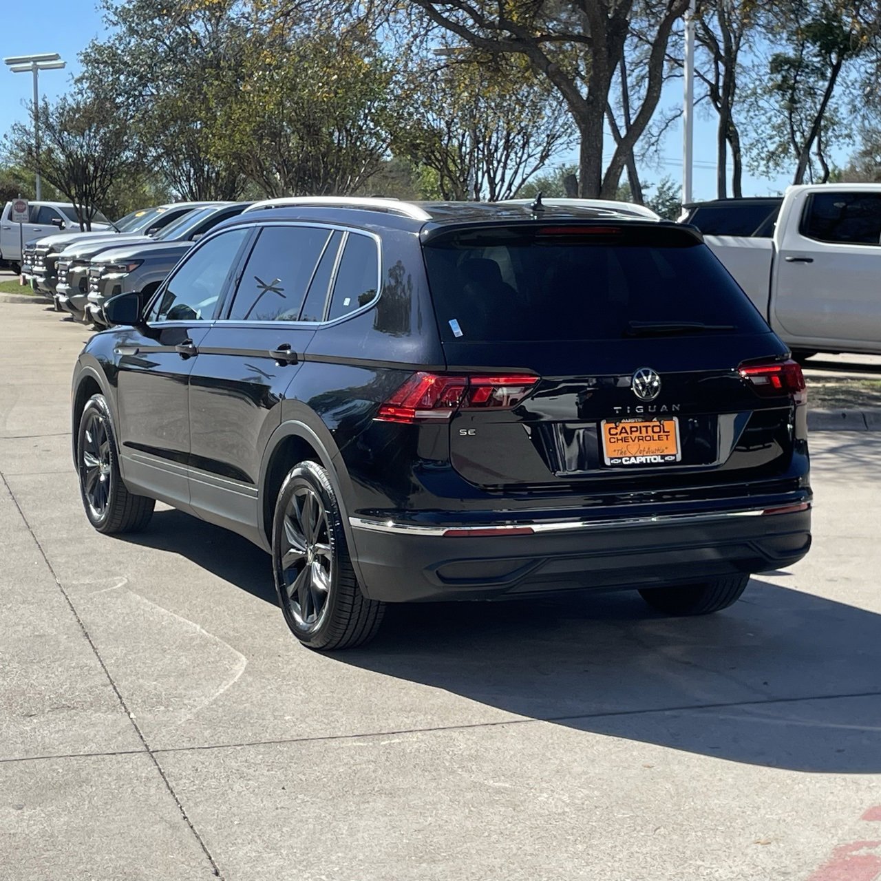2024 Volkswagen Tiguan SE Wolfsburg Edition photo 2