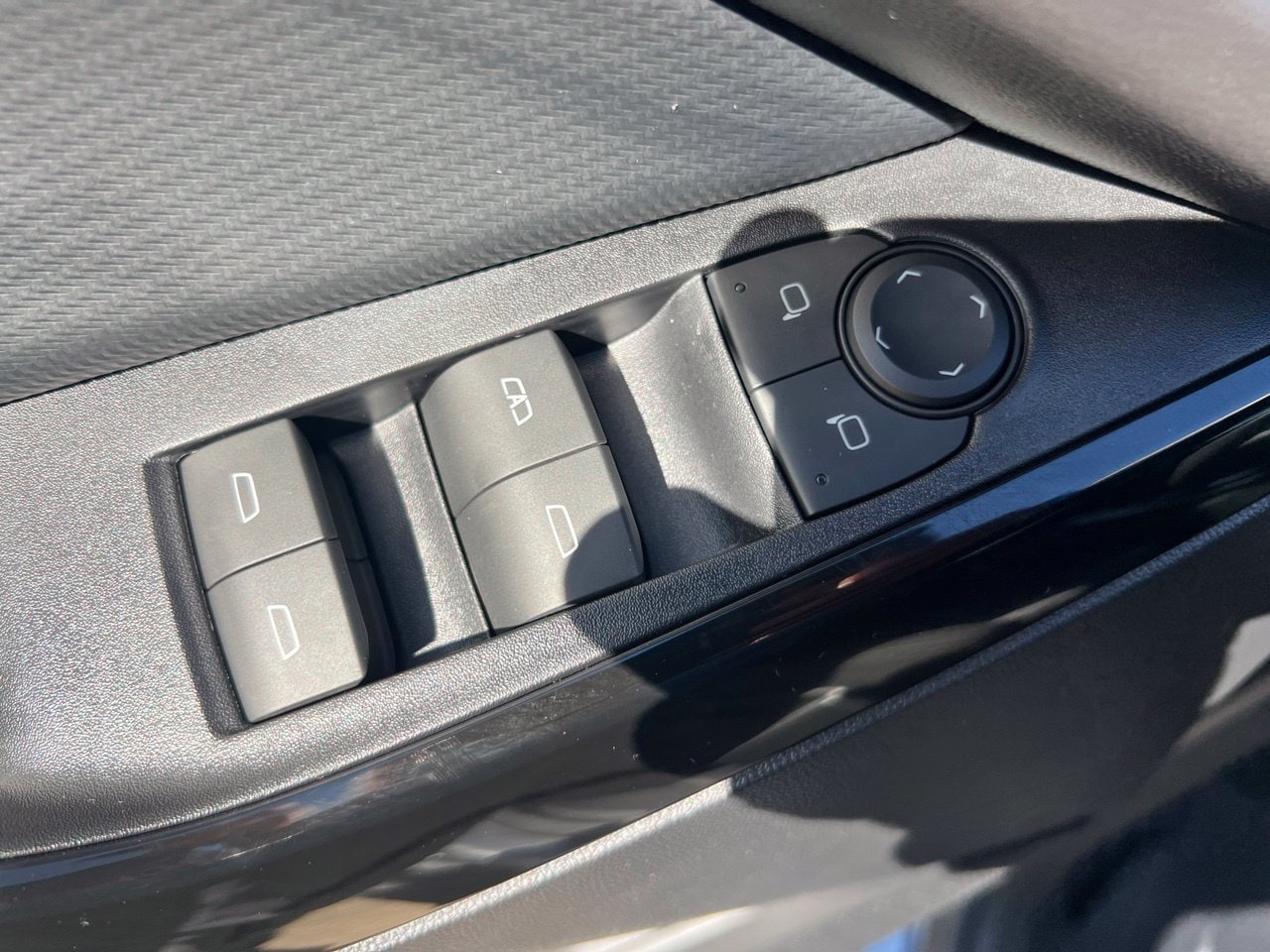 2027 Chevrolet Equinox LT, photo 13
