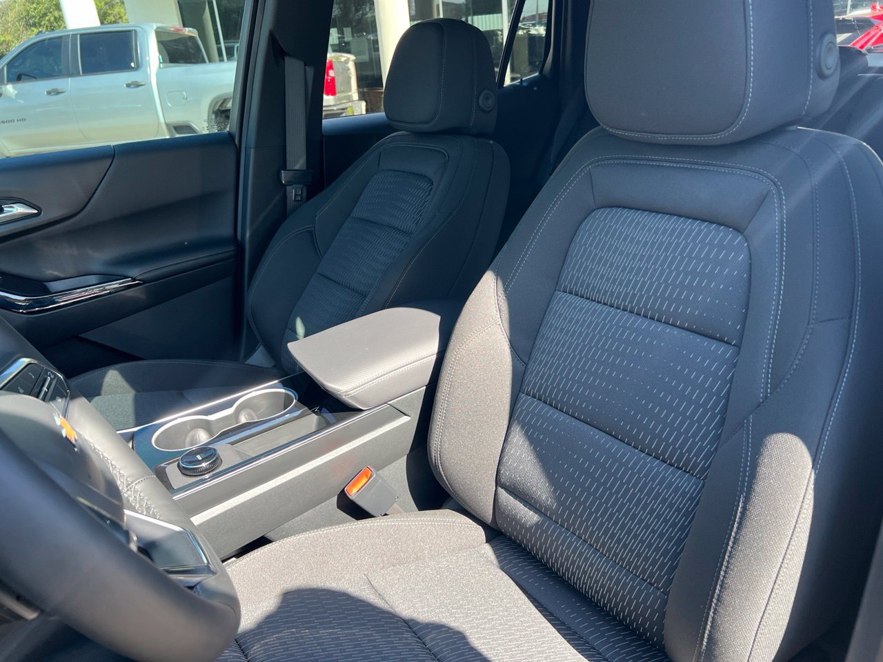2027 Chevrolet Equinox LT SUV, photo 11