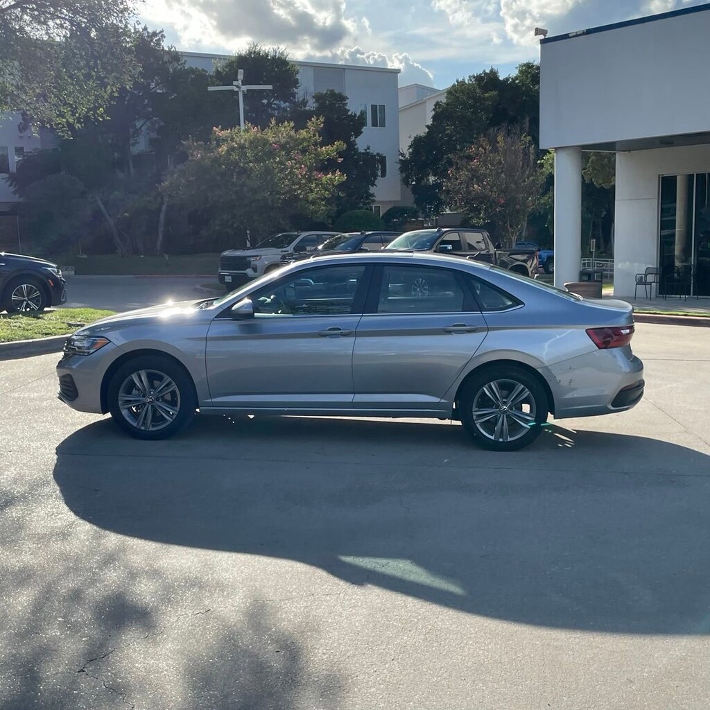 Used 2024 Volkswagen Jetta SE Sedan