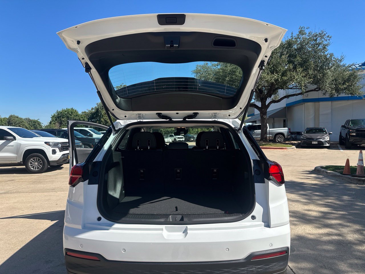 2027 Chevrolet Bolt LT, photo 25