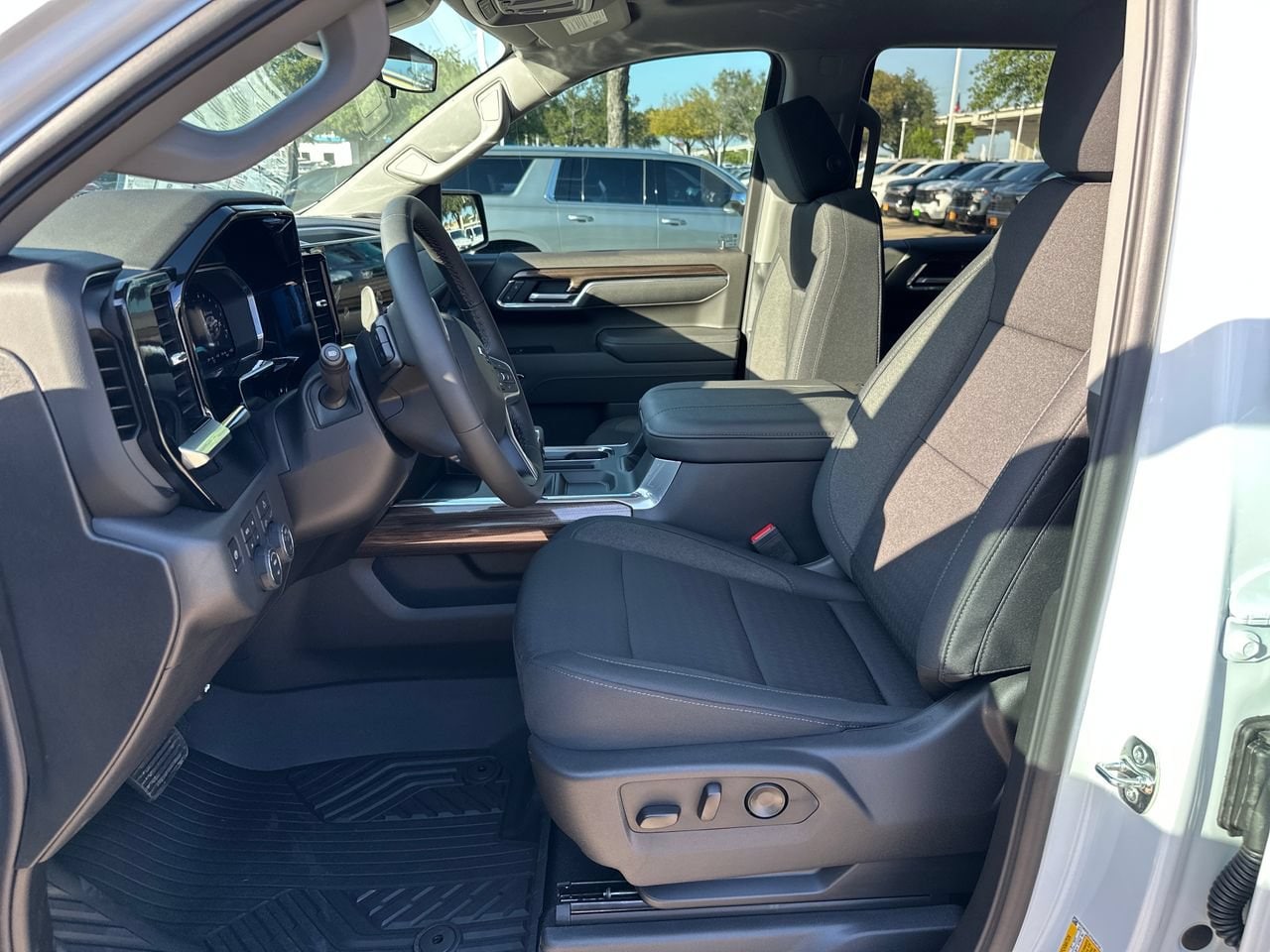 2026 Chevrolet Silverado 1500 LT Trail Boss - Photo 10