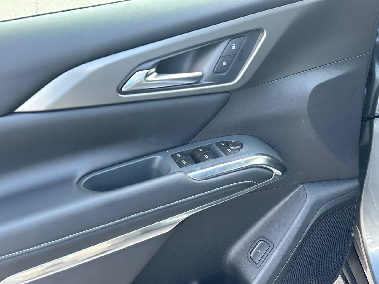 2027 Chevrolet Traverse LT SUV, photo 11