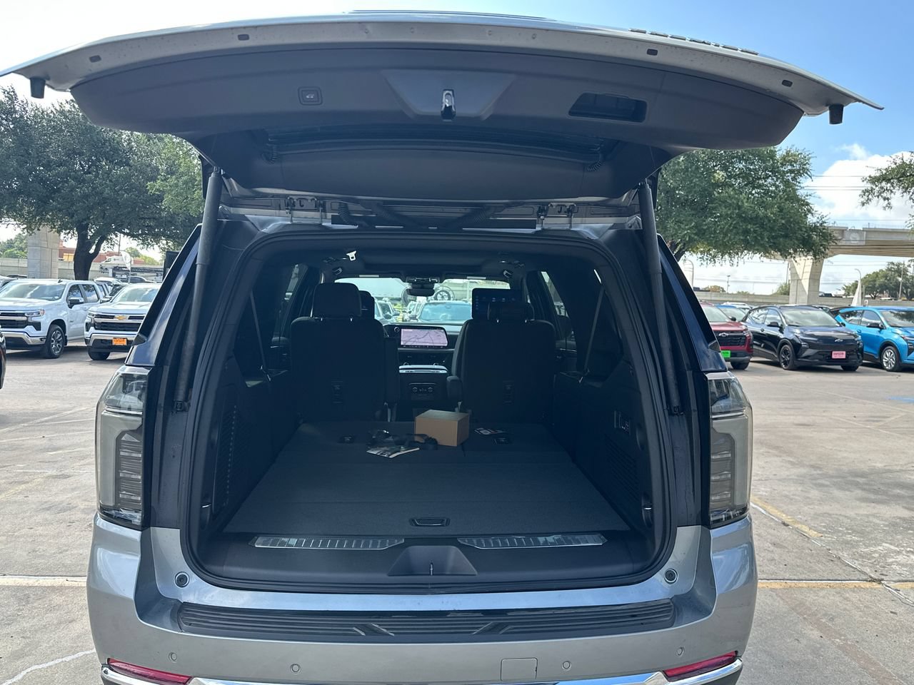2026 Chevrolet Suburban High Country - Photo 24