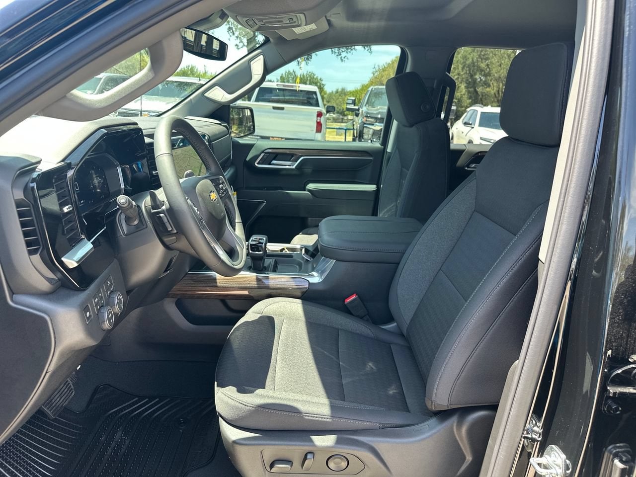 2026 Chevrolet Silverado 1500 LT, photo 9