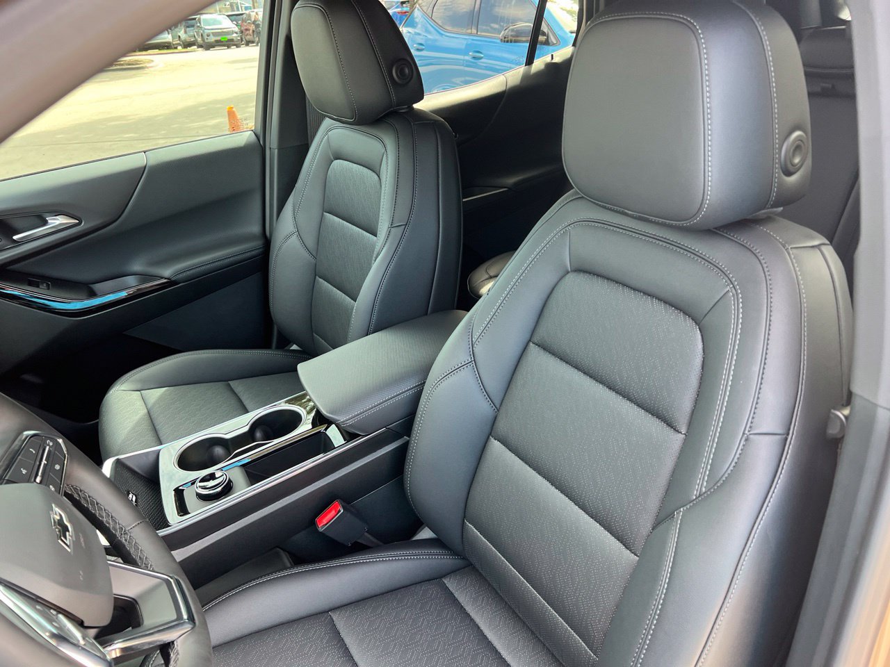 2027 Chevrolet Equinox LT - Photo 10