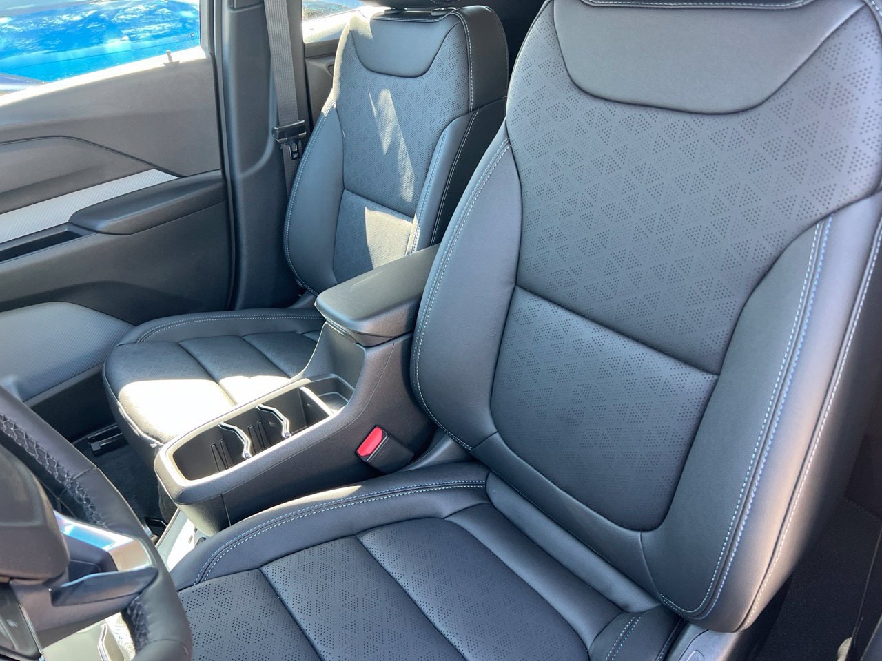 2027 Chevrolet Bolt LT, photo 11