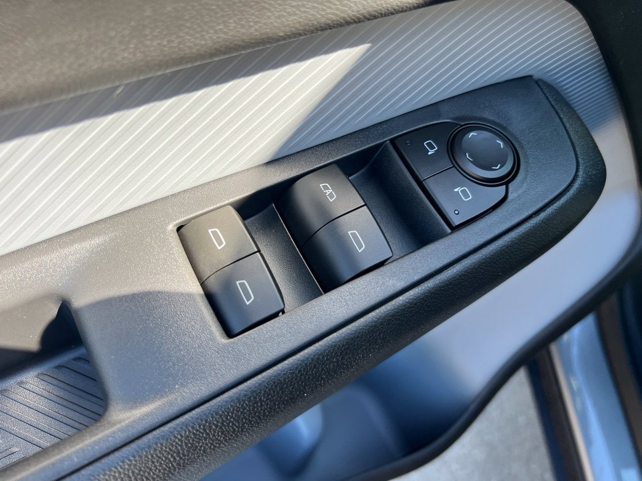 2027 Chevrolet Bolt LT, photo 13