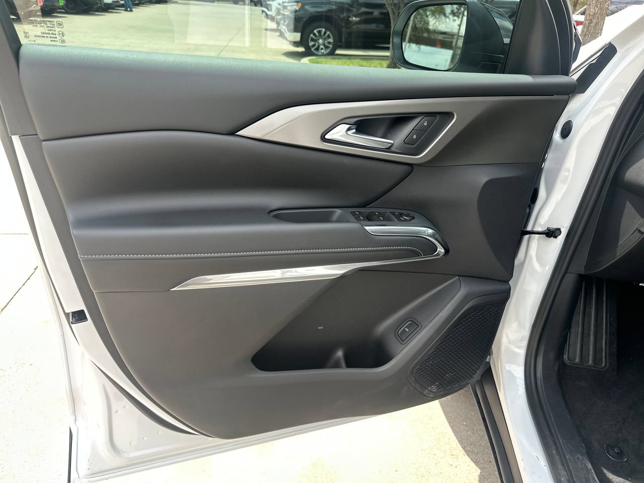 2027 Chevrolet Traverse LT - Photo 11