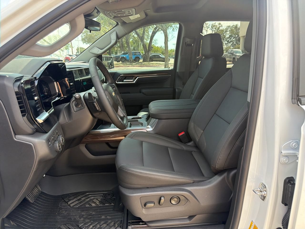 2026 Chevrolet Silverado 1500 LT - Photo 10