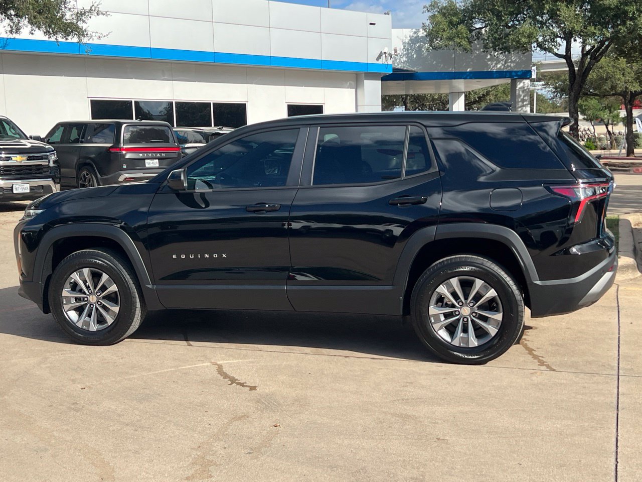 2027 Chevrolet Equinox LT SUV, photo 3