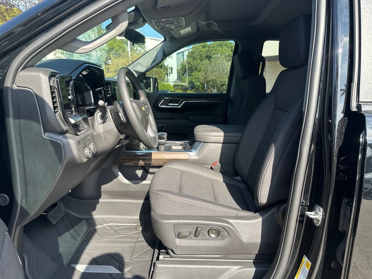 2026 Chevrolet Silverado 1500 LT Truck, photo 9
