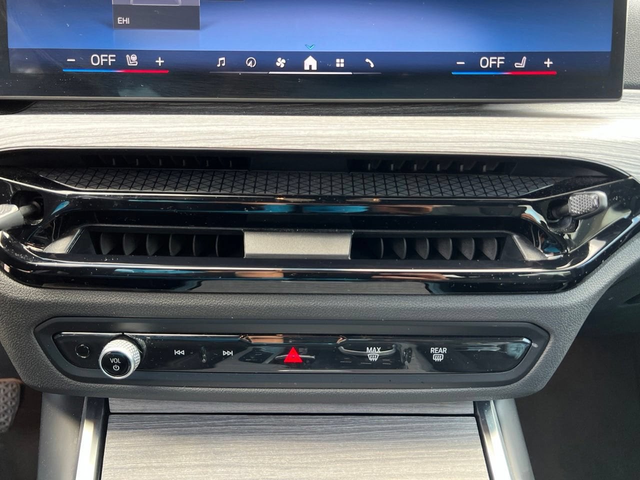 2026 BMW 3 Series 330i - Photo 20